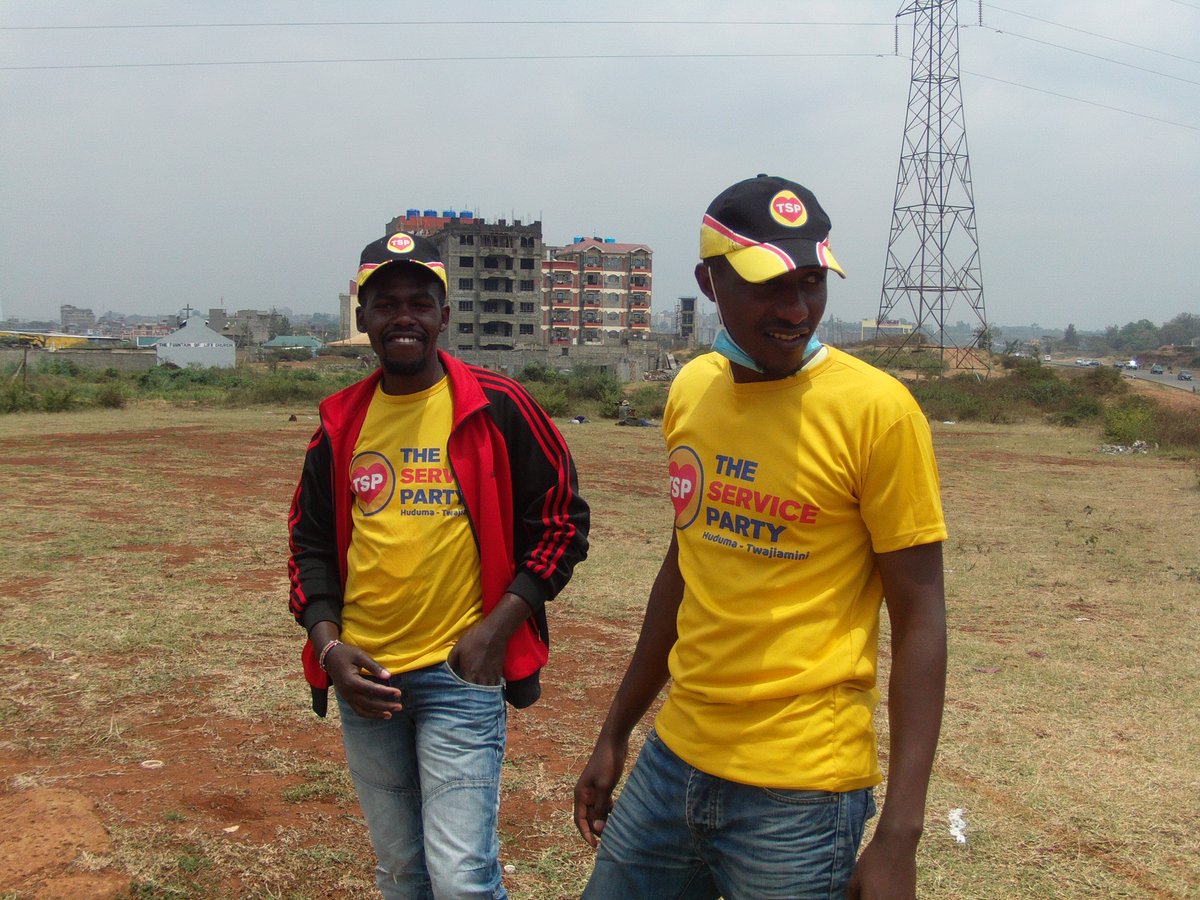 brownartsfndtn's tweet photo. When strangers start acting like neighbors...communities are reinvigorated. Join us in our endeavor to make Roysambu youth, women and sporting activities great.
#chezakamawewe
#Brown4Roysambu
#mmojawetu https://t.co/z2QHNhv4Mh