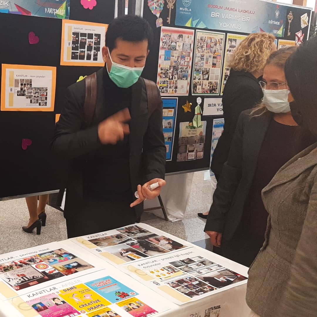 MenteseA's tweet photo. Eğitimde Muğla’nın Enleri,En İyi Örnekleri Ödüllerini Aldı
Törene Muğla Valisi Sn. Orhan TAVLI,İl Milli Eğitim Müdürümüz Sn.@emrecay55 ve ilimiz protokolünün saygıdeğer üyeleri katıldılar.okulumuz iki ödülle törende yerini aldı.@mugla_mem @mentesegovtr https://t.co/7mCMHU0cVS