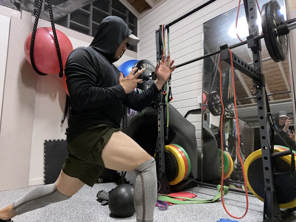 fit4u3000's tweet photo. These are the knee sleeves I’ve been using! #incrediwear #liveincredibly thank you for the awesome knee sleeves! @Incrediwear https://t.co/BCCKMlFsck