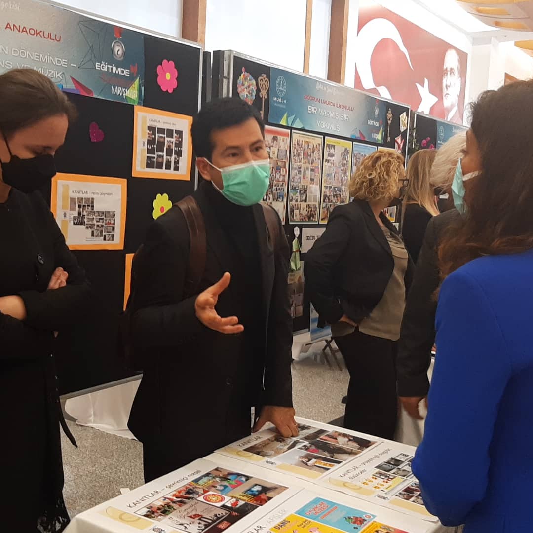 MenteseA's tweet photo. Eğitimde Muğla’nın Enleri,En İyi Örnekleri Ödüllerini Aldı
Törene Muğla Valisi Sn. Orhan TAVLI,İl Milli Eğitim Müdürümüz Sn.@emrecay55 ve ilimiz protokolünün saygıdeğer üyeleri katıldılar.okulumuz iki ödülle törende yerini aldı.@mugla_mem @mentesegovtr https://t.co/7mCMHU0cVS