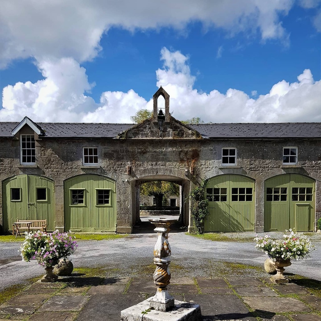 IrishAesthete's tweet photo. Stableyard at Lough Cutra Castle, County Galway #Ireland #Eire #LoughCutraCastle #CountyGalway #IrishCountryHouse #Stableyard https://t.co/Lgw1bTlUsj https://t.co/AvWMSSMCAL https://t.co/u7JbyU5Jij