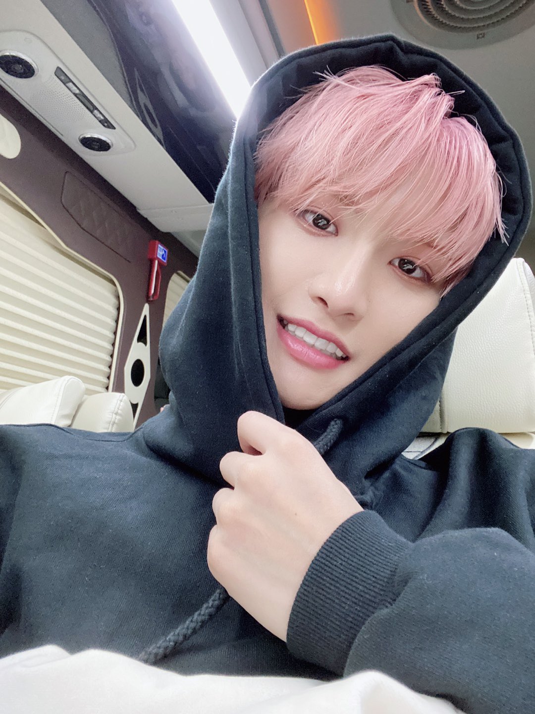 FDfvt_bagAI2wb6?format=jpg&name=large