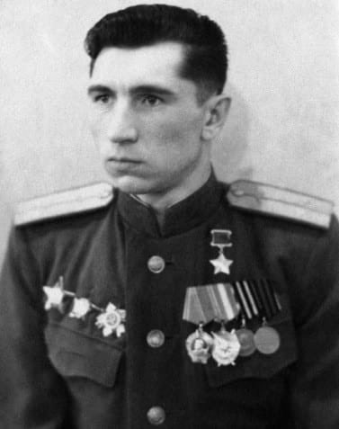 GDK_NMOSK's tweet photo. Луньков Николай Алексеевич (01.01.1922-21.09.1979)

 Родился в деревне Пряхино Венёвского района Тульской области. Работал электрослесарем на шахте № 12 в городе Донском, затем в городе Сталиногорске (в настоящее время Новомосковск). 
#ПодвигСталиногорска https://t.co/qNtMSiEQOL