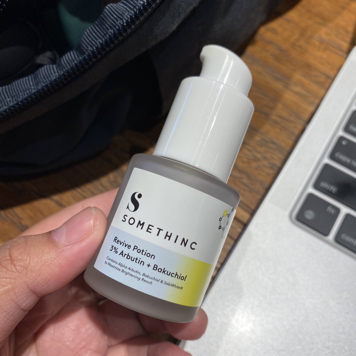 sukaskincarean's tweet photo. Asli, ini enak banget teksturnya. Semi watery, ngga ada bau aneh anhe juga.

Ga sabar buat rutin pakai 😭👍🏻 https://t.co/Xg1LnD70Vl
