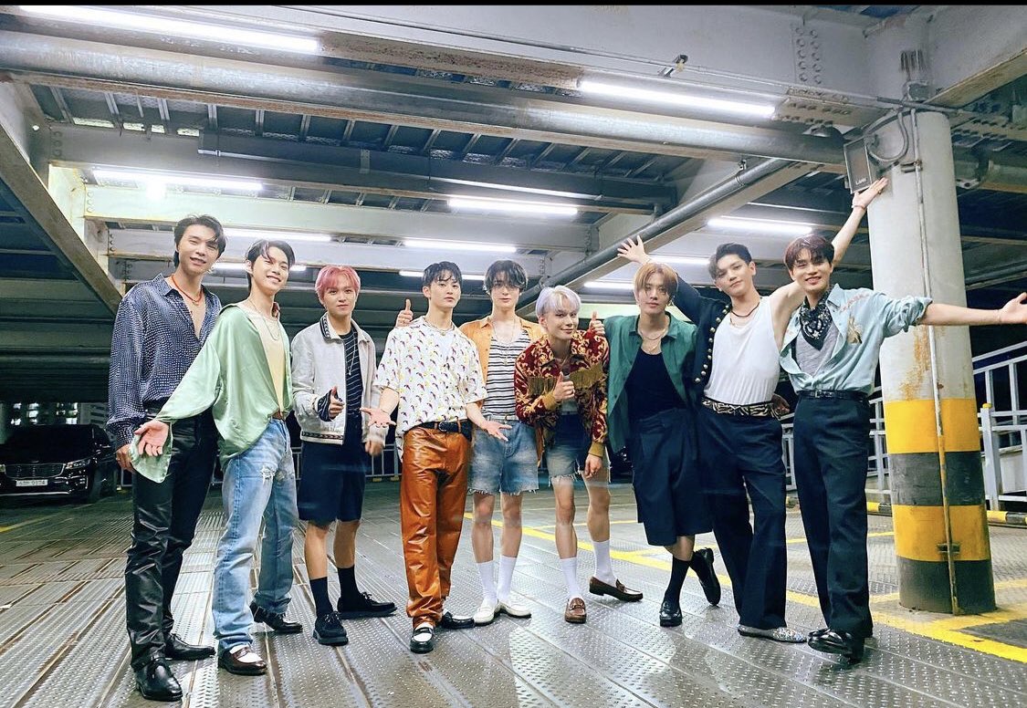 bombcherry10's tweet photo. 정말 정말 행복했던 2021년 가을이였다 〰️ 우리칠도 칠프들도 다 정말 바빴어!!! 덕분에 넘넘 행복했어 다들 고마워 !!!♥️💚♥️💚♥️💚♥️💚♥️ 
#Sticker9thWin #favorite2ndWin #NCT127 https://t.co/o0KwVTqssC