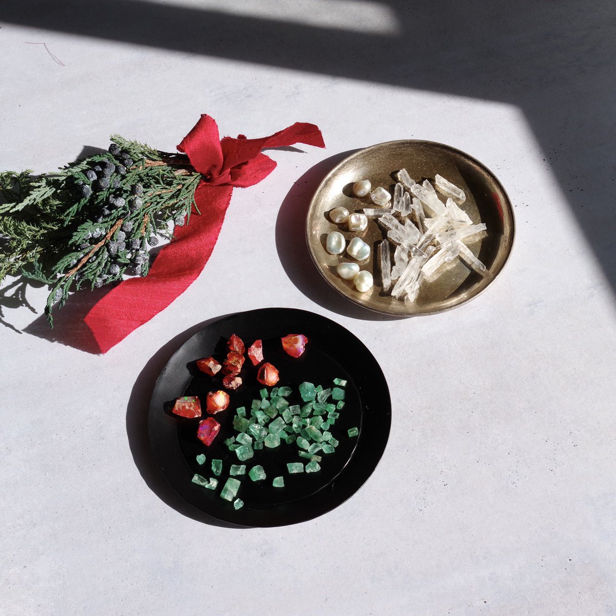 TrozoShop's tweet image. Xmas限定品🎄

オーダーも進めながら並行して制作していこうと思います。

赤いのは、『TROZOオリジナルの赤いオパール』です

中まで染まりきっていないものや、染まっているもの個性色々です😊

楽しみにしていて下さい〜！
#オパール #TROZO