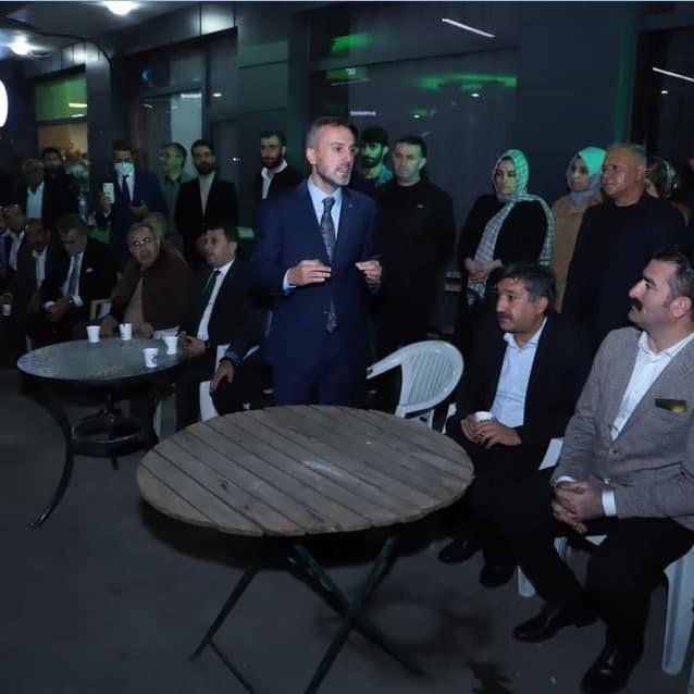EyupSuba2's tweet photo. AK PARTİ Genel Başkan Yardımcımız ve Teşkilat Başkanımız Sn. Erkan Kandemir Teşkilatımızla bir araya gelip hasbihal ettiler.
@erkankandemir 
@MahsumMelikoglu 
@VeyselYamur8 
@eyupkadirinan https://t.co/pZbqyKJppy