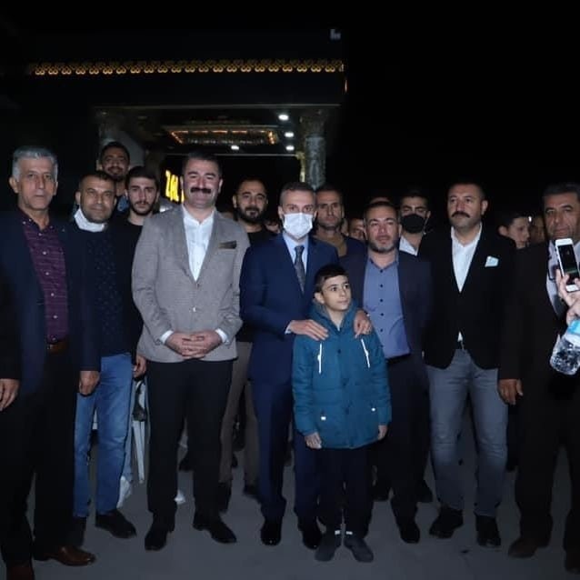 EyupSuba2's tweet photo. AK PARTİ Genel Başkan Yardımcımız ve Teşkilat Başkanımız Sn. Erkan Kandemir Teşkilatımızla bir araya gelip hasbihal ettiler.
@erkankandemir 
@MahsumMelikoglu 
@VeyselYamur8 
@eyupkadirinan https://t.co/pZbqyKJppy