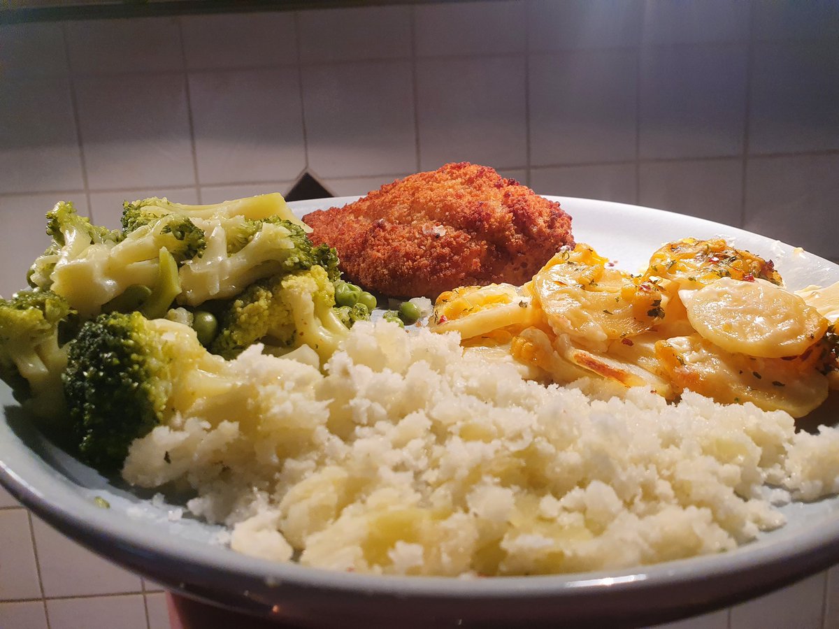 millstreetmom's tweet photo. In Ireland, every good meal has some kind of potato, every great meal has two! #dinner #irishdinner #potato #ireland https://t.co/4gaVW8VqcB