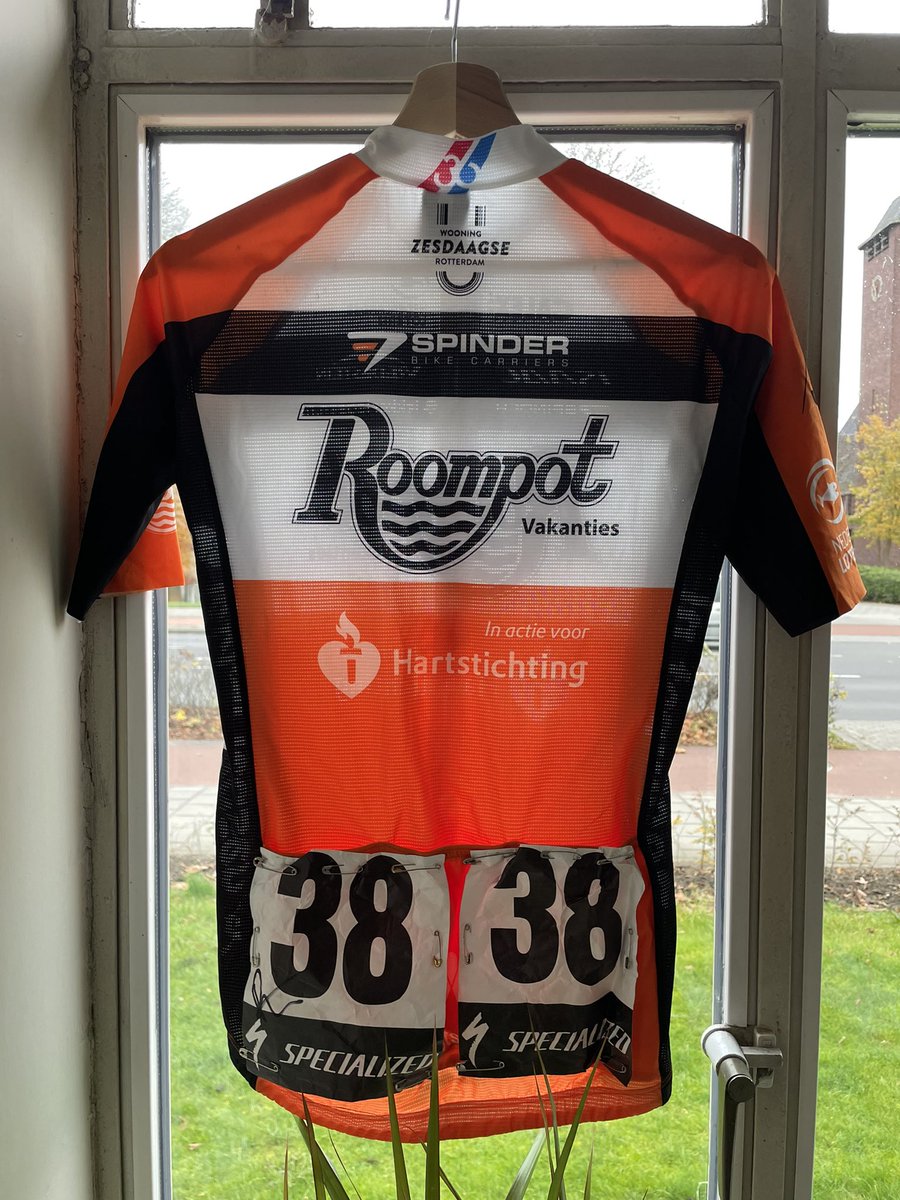 assinkbas's tweet photo. Gesigneerd en mét rugnummers. Gedragen door @pimligthart tijdens het nationaal kampioenschap in 2017. Hij werd er 19e in. Krijgt een mooie plek bij ons in huis. #ligthart #roompot #nk2017 #beekzicht https://t.co/JQrvWr4zTn