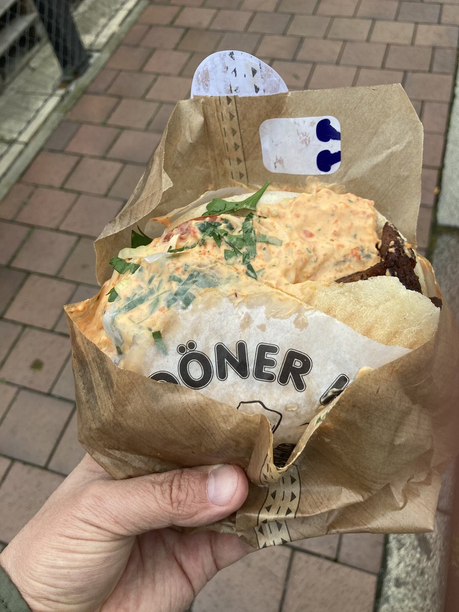 ralphruthe's tweet photo. Bin in Bamberg und esse bei „Vegan Food Rebels“ den besten veganen Kebab ever. Falls ihr auch mal in Bamberg seid, habe ich einen Tipo: esst dort ebenfalls den besten veganen Kebab ever. https://t.co/Kv1DLXv4E8