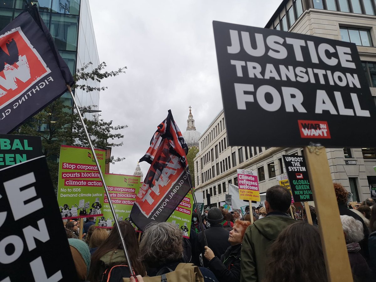 WarOnWant's tweet image. War on Want campaigners are here today to demand a #GlobalGreenNewDeal and #JusticeTransition for all. 

We know that our struggles are connected and that the answer is #PeoplePower. 

Learn more &amp;amp; watch our new video: waronwant.org/our-work/globa…