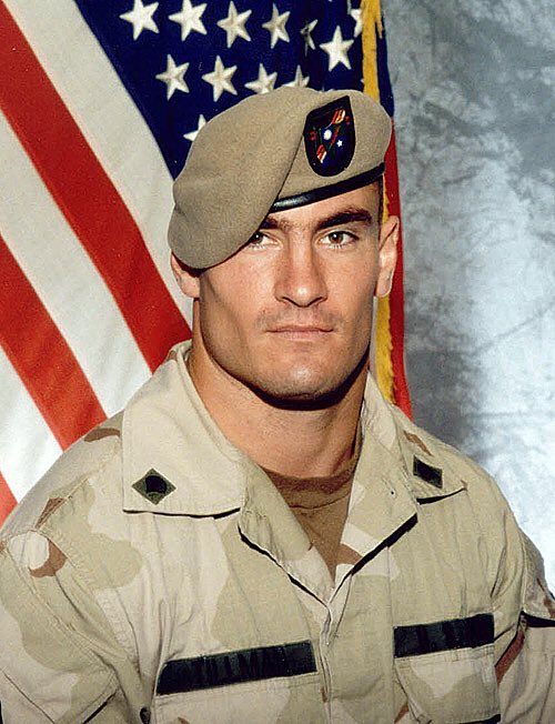 Happy heavenly birthday to Pat Tillman, who was born on November 6, 1976. 