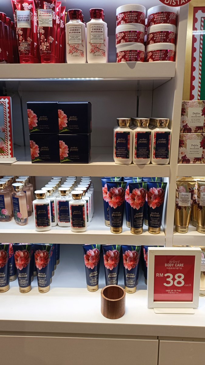 shashireee's tweet photo. BBW body care sale is back and this time semua product RM38 jee 😍😍😍
I'm thinking of going again tomorrow if anyone wanna selit order hit my dm ok. I can also suggest mana bau yg sedap and trust me there are few rare finds 😉 #bbwsale #ps #personalshopper https://t.co/byZMiX8Tlt