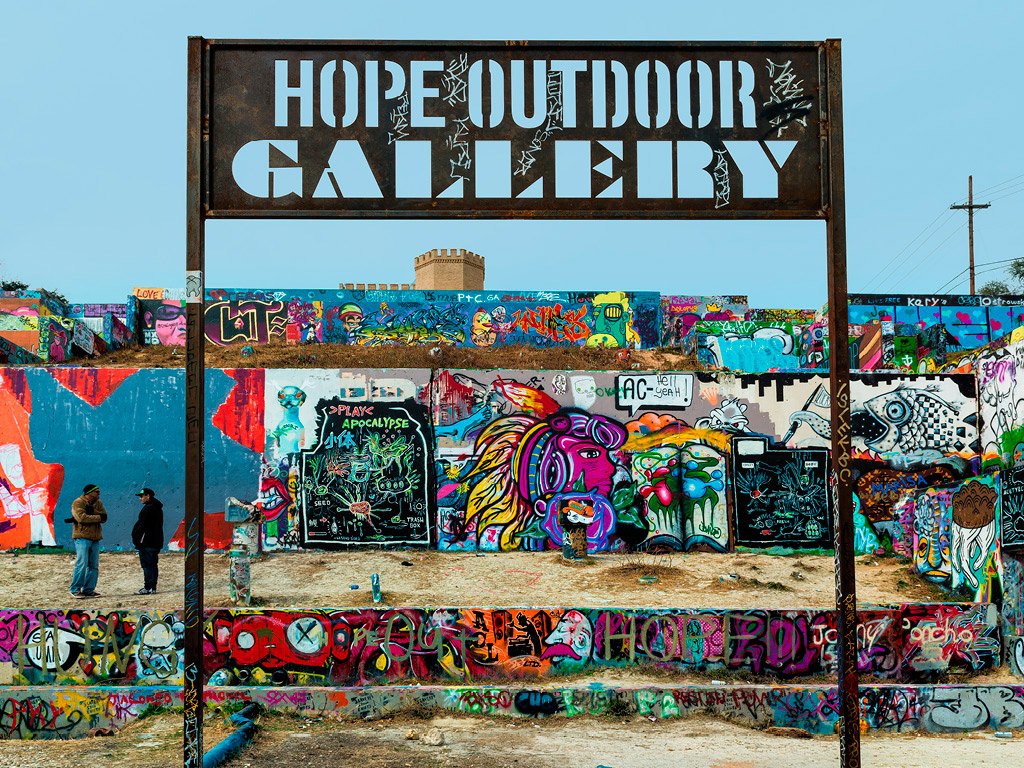 NGTIndia's tweet photo. A new arrival to Austin, Texas basks in the beauty of its badass public art, from considerate frogs to hazy-eyed Willie Nelsons. Sharmistha Chaudhari (@sharmi86) writes about Austin's frescoes that have made the city a cultural oasis. https://t.co/0kdVAilTIu https://t.co/M3c6Um2pSX