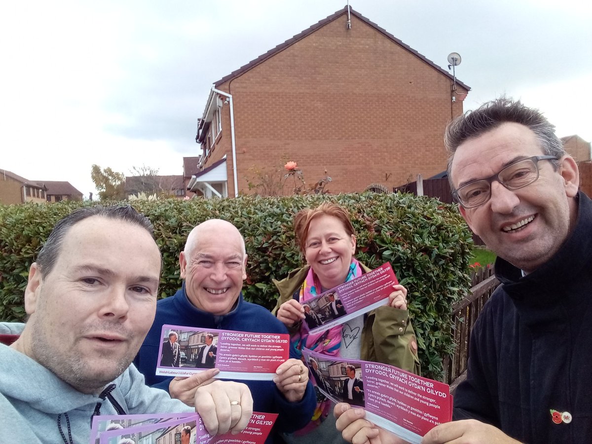 ryanogo's tweet photo. Great being out this morning talking to residents in Golftyn with @JackSargeantAM @acdunbobbin @Paul4Golftyn @futiabev , Ian Dunbar, Peter Davies, @Labour4CQuay @aanddlabour @AlynDeeLabour @WelshLabour @UKLabour #labourdoorstep #cqlabour #flintshirelabour https://t.co/LkIFNEwQxA