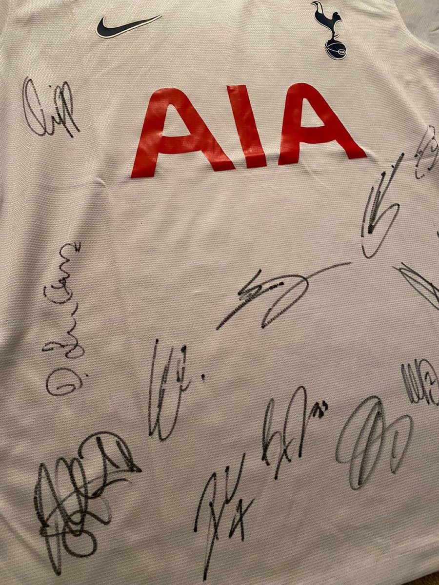 GrahamRoberts4's tweet photo. This fantastic piece signed by the squad 15 signatures on its way to the framers Dm me bid on this lovely piece for my charity https://t.co/4h0eLjx9bh