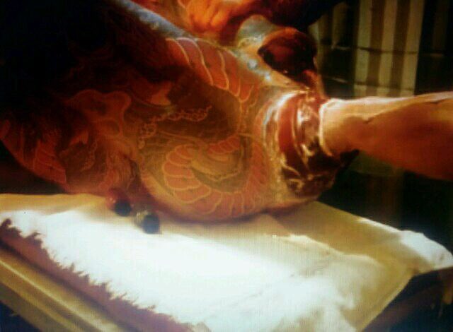 NIJINZILI's tweet photo. 事实是这个直男奴90后，欠了赌债，自卖自身终身为奴。
   从捆绑到到黄金圣水，从关狗笼到三拳深交。
   主拔光了他的牙齿，因为口交可以更爽。慢慢的纹满了他的全身每一寸皮和眼球。
   一天不吃黄金已经不适应，他说最近主要给他开肠道瘘口，只为拳到干净的狗逼。#狗奴 https://t.co/bO6a58Cuvi