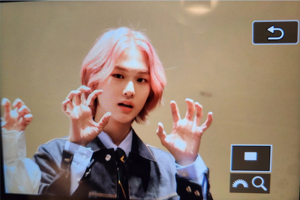 WHITEPAPE_R's tweet photo. 211106 디마뮤

야옹🐱

#EPEX #이펙스 #BAEKSEUNG #백승 #백지야 https://t.co/8rXDoXql4T