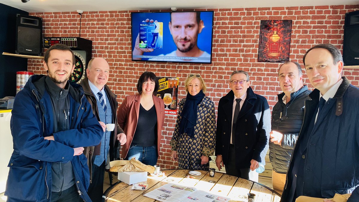 clangouet2017's tweet photo. Visite à #Congrier en #PaysdeCraon du Sous Préfet Ô’Bistroké qui ouvrent un point chaud avec le soutien @1000_cafes
Un lieu de rencontre pour les habitants.
👏 aux élus municipaux et au gérant
Les communes #rurales se mobilisent pour rendre attractif leur territoire
@Prefet53 https://t.co/r9UA4LQlr1