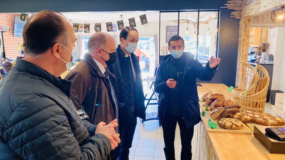 clangouet2017's tweet photo. Visite à #Congrier en #PaysdeCraon du Sous Préfet Ô’Bistroké qui ouvrent un point chaud avec le soutien @1000_cafes
Un lieu de rencontre pour les habitants.
👏 aux élus municipaux et au gérant
Les communes #rurales se mobilisent pour rendre attractif leur territoire
@Prefet53 https://t.co/r9UA4LQlr1