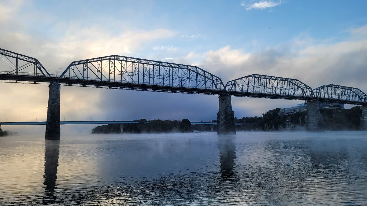 Waiting for the <a href="/HeadoftheHooch/">Head of the Hooch Regatta</a> to get started. Ben <a href="/lonestarnation/">Big Tex</a> you're lucky I'm a good friend to wait in the cold during the delay. But it's a beautiful morning here in #Chattanooga and will be a great day for racing!