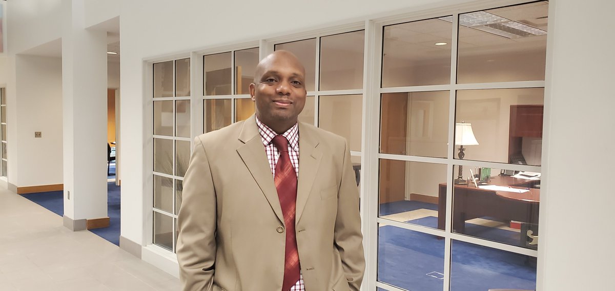 QUALITIES OF AN EFFECTIVE SCHOOL LEADER
1.They are passionate about their work
2.They lead by example
3.They are planners
4.They are driven to help others
5.They develop strong connections
6.They are data driven
7.They empower their colleagues
8.They encourage risk taking