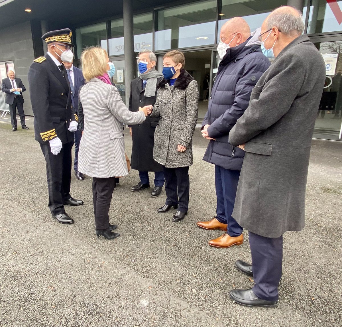 lise_magnier's tweet photo. Après avoir donné le coup d’envoi du premier match d’un tournoi de football organisé contre le racisme par la Licra et l’ASPTT de @VilledeChalons, j’ai accueilli ce midi notre ministre déléguée en charge de l’autonomie @BrigBourguignon au Capitole. [1/2]
⬇️⬇️⬇️ https://t.co/FzhKQ286s9