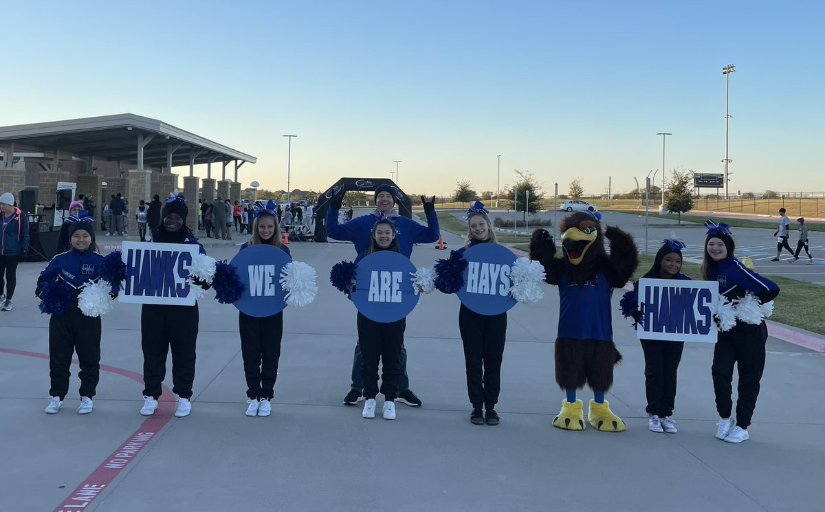 HawksCheer21's tweet photo. Hawk Fun Run is happening! @UTexas35  @ProsperHaysMS @ProsperHays_PTO https://t.co/HRLnHlg5j1