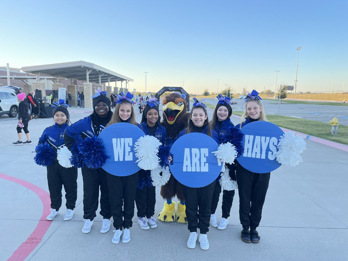 HawksCheer21's tweet photo. Hawk Fun Run is happening! @UTexas35  @ProsperHaysMS @ProsperHays_PTO https://t.co/HRLnHlg5j1