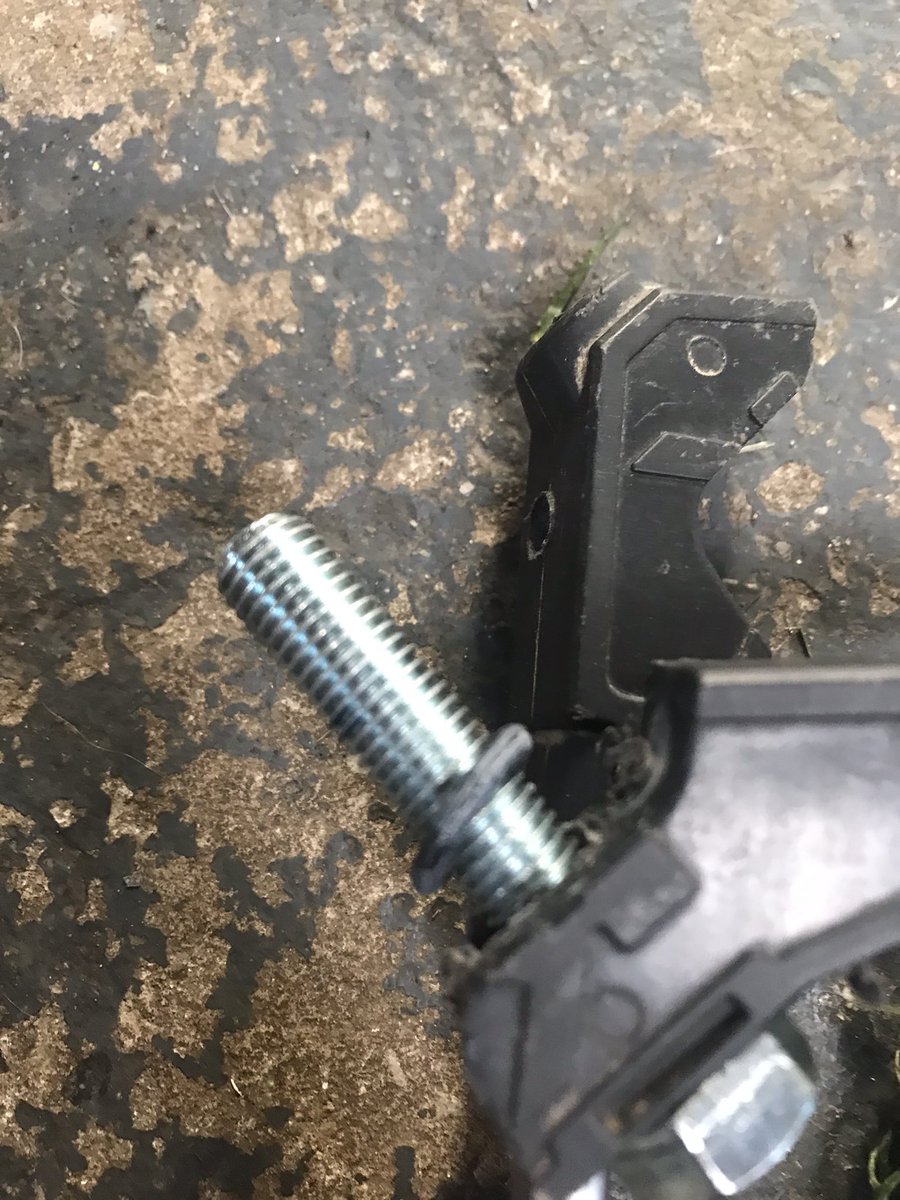 irichie36_ian's tweet image. New bolt and let’s See how long the improved landing net will last now #korum #poorproduct