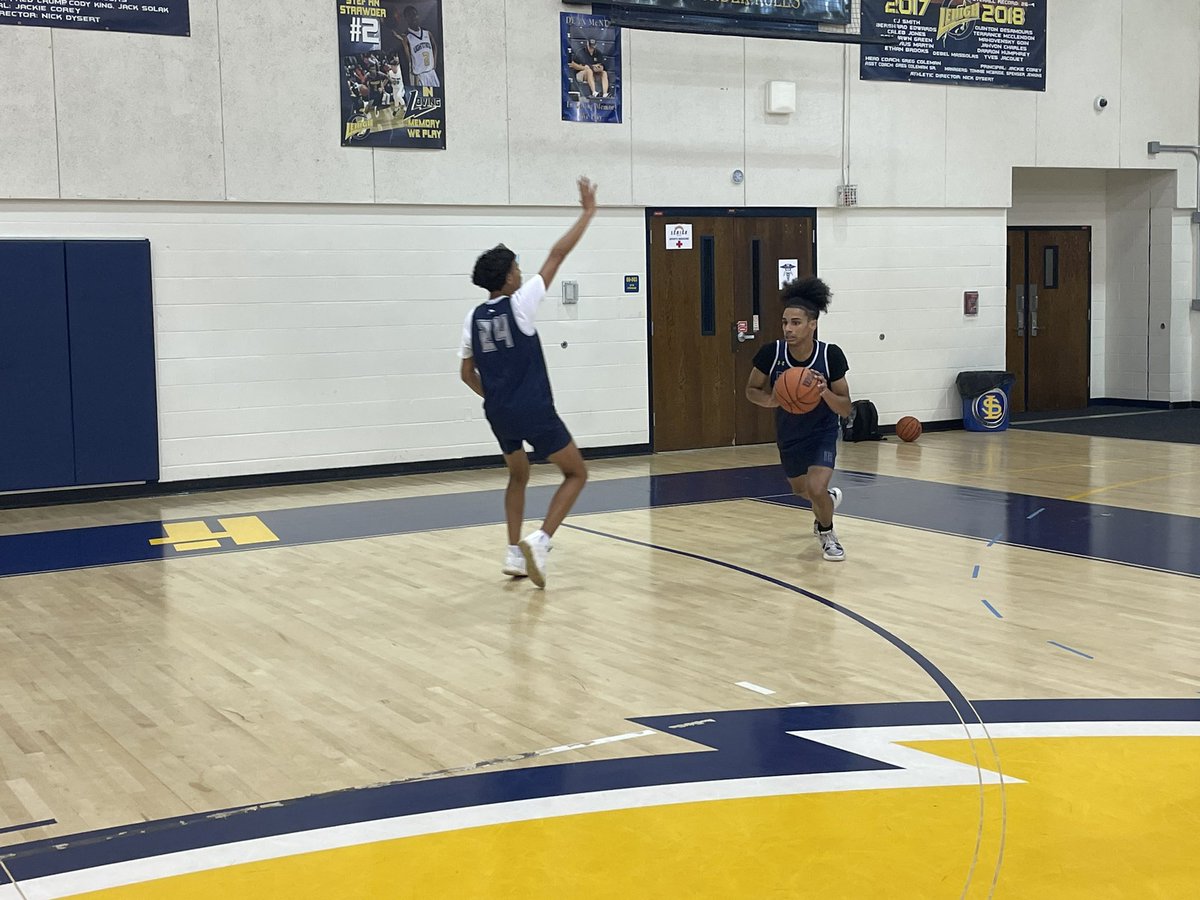 LehighHoops's tweet photo. It’s’ the season!
Saturday morning practices⚡️
#GoBoltz https://t.co/m98sAMhNYP