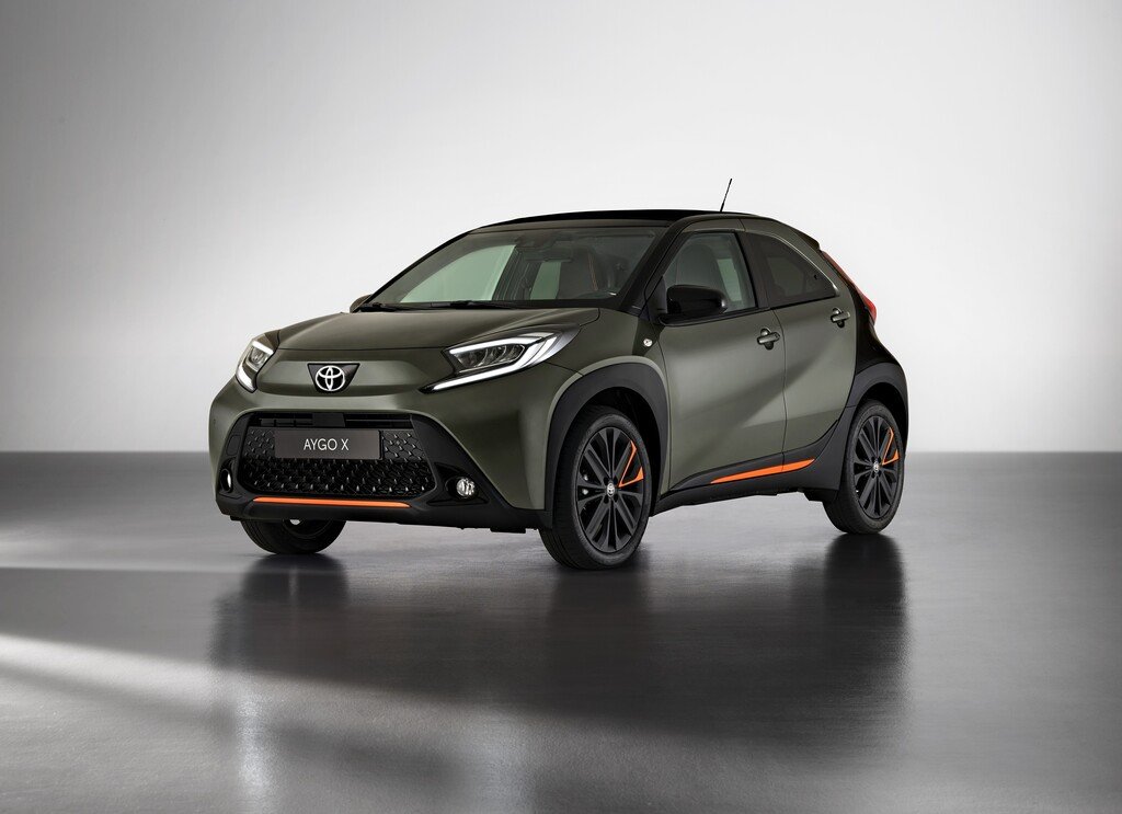 auto_de's tweet photo. Autos sollen nach dem Willen vieler raus aus den Städten, Toyota fährt in die andere Richtung. Der Kleinwagen Aygo X soll ab Frühjahr vorzugsweise auf städtischen Straßen rollen. Zumindest das Format stimmt.  #Crossover #ToyotaAygo

https://t.co/kMnIZwqHec https://t.co/WG2kPQWF1K
