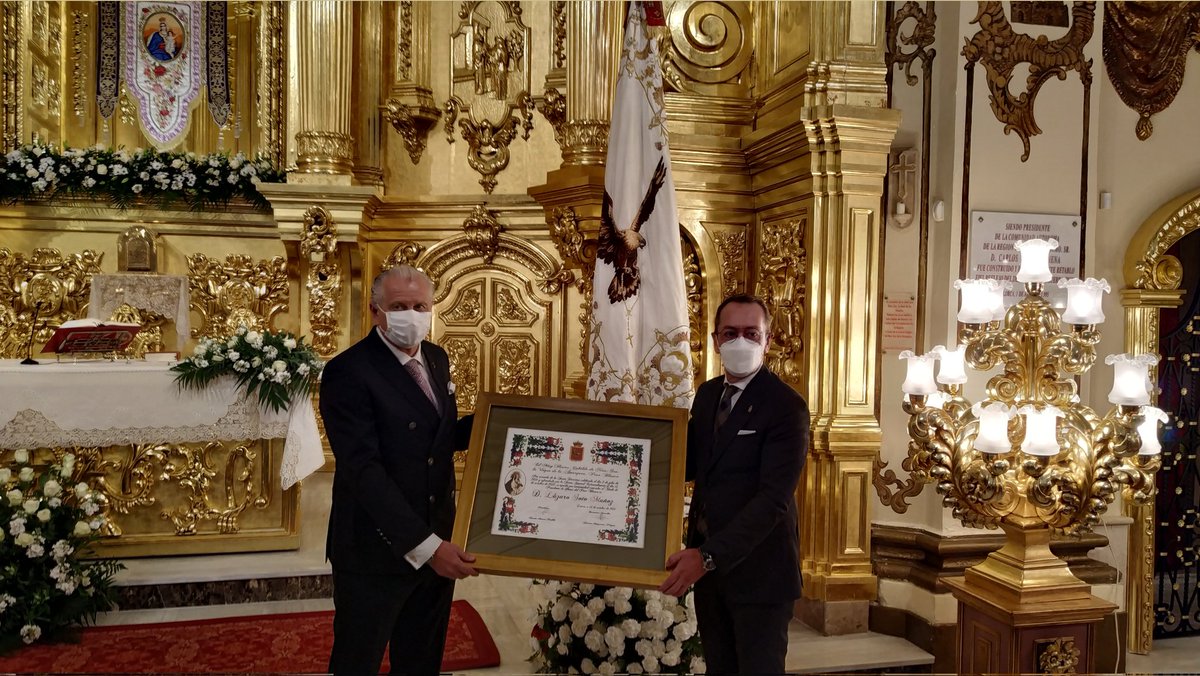 PasoBlanco_3's tweet photo. Emotivo acto de nombramiento como Presidente de Honor de nuestra cofradía a D. Lázaro Soto Muñoz. Muchas gracias por tus años de trabajo y enhorabuena por este merecido reconocimiento. https://t.co/dbJXK8BOZz