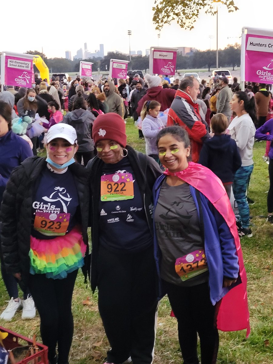 So proud of our @CWE_Cougars for participating in this morning's @GOTRHouston 5K! 🏃‍♀️ 🏅 @FortBendISD @MrsHalbert @anumen0n @francie_beavers