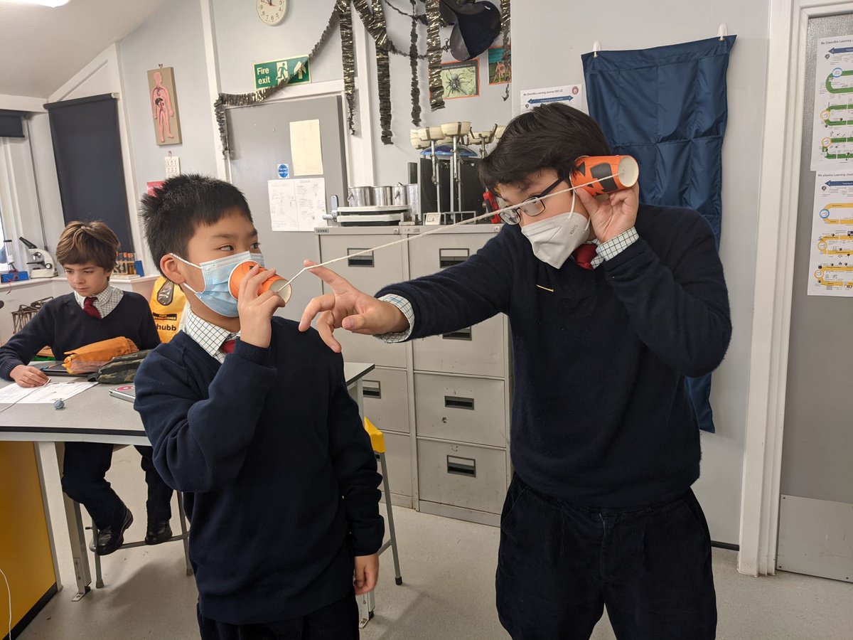 CothillScience's tweet photo. Year 7 investigating how sound travels through a solid! #practicalscience #CothillHouse #oldschool https://t.co/aMs60xVpKI