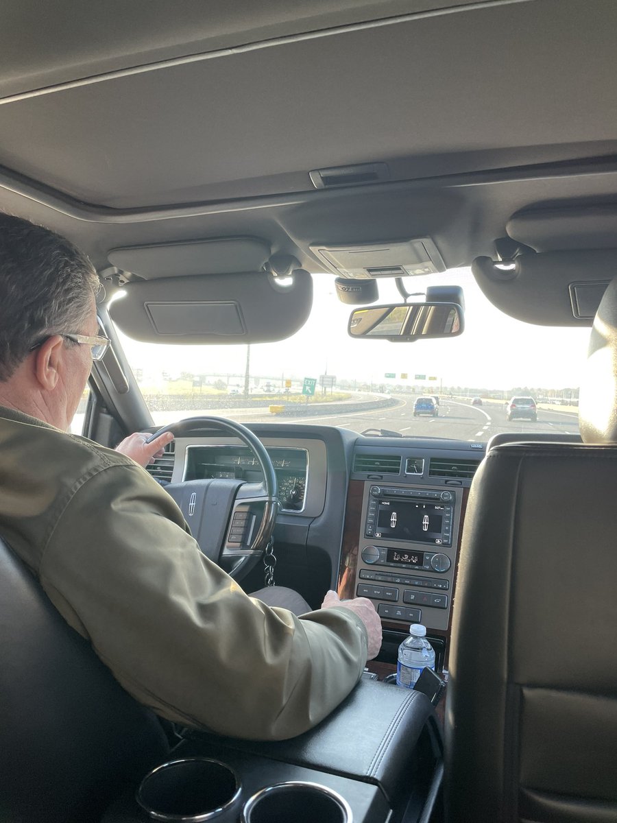 kclarke's tweet photo. #travelpro. Flight scheduled to land at 9:30 am β¦but Iβm thru customs in the car already on the 401 by 9:27 AM. @AirCanada
#outtamyway #fastwalker #efficiencyexpert #frequentflyer #nexus #hockeymom #gettothegame https://t.co/Swn2X64aXI
