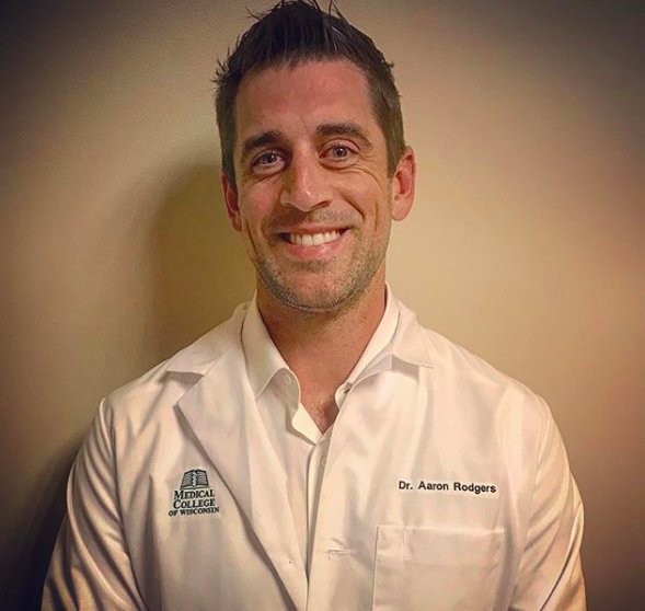 ChicagoCharles's tweet photo. @ratemyskyperoom @NFL @packers The "doctor" is in . . . https://t.co/WNOdRcEDFs