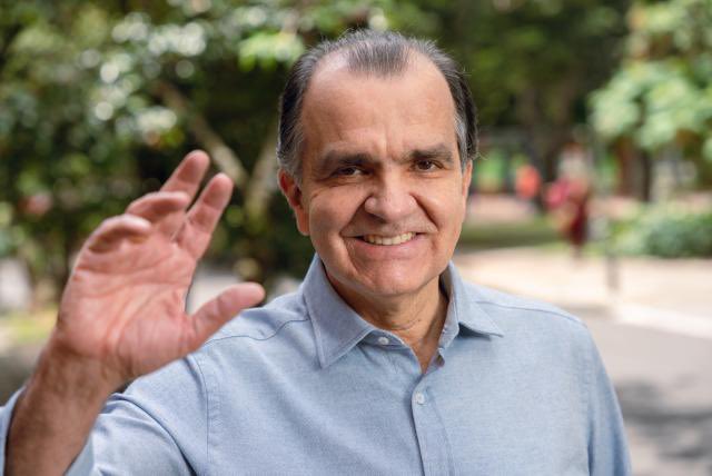 natiibedoya's tweet photo. Óscar Iván Zuluaga: Fue Alcalde, Concejal, Ministro de Hacienda, Senador, dirigente gremial, empresario. 
La preparación y experiencia no se improvisa #ZuluagaEsElCentro @OIZuluaga. https://t.co/zlyTWcXNxL