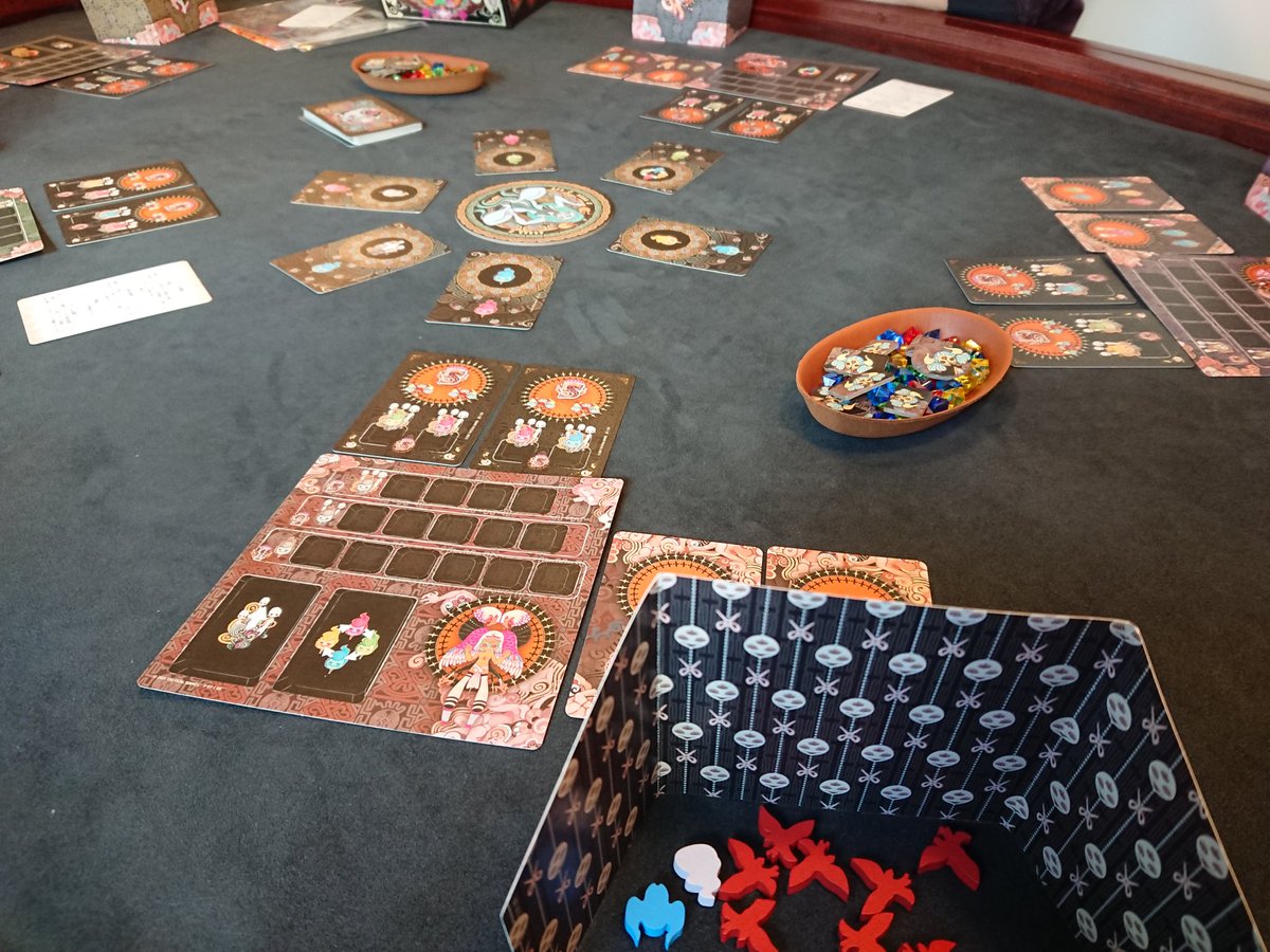 rintora1925's tweet photo. 今日はリブレストでウィキッドラビリンスの試遊会!
心理戦強めの競りで手軽に盛り上がれるいいゲームでした!
集中する部分がわかりやすいのもいいポイントです!
やっぱ4ラウンドで終わるゲームは神ゲーですね
#ウィキッドラビリンス
#リブレスト
#Librest https://t.co/b6SBUL7Zuc