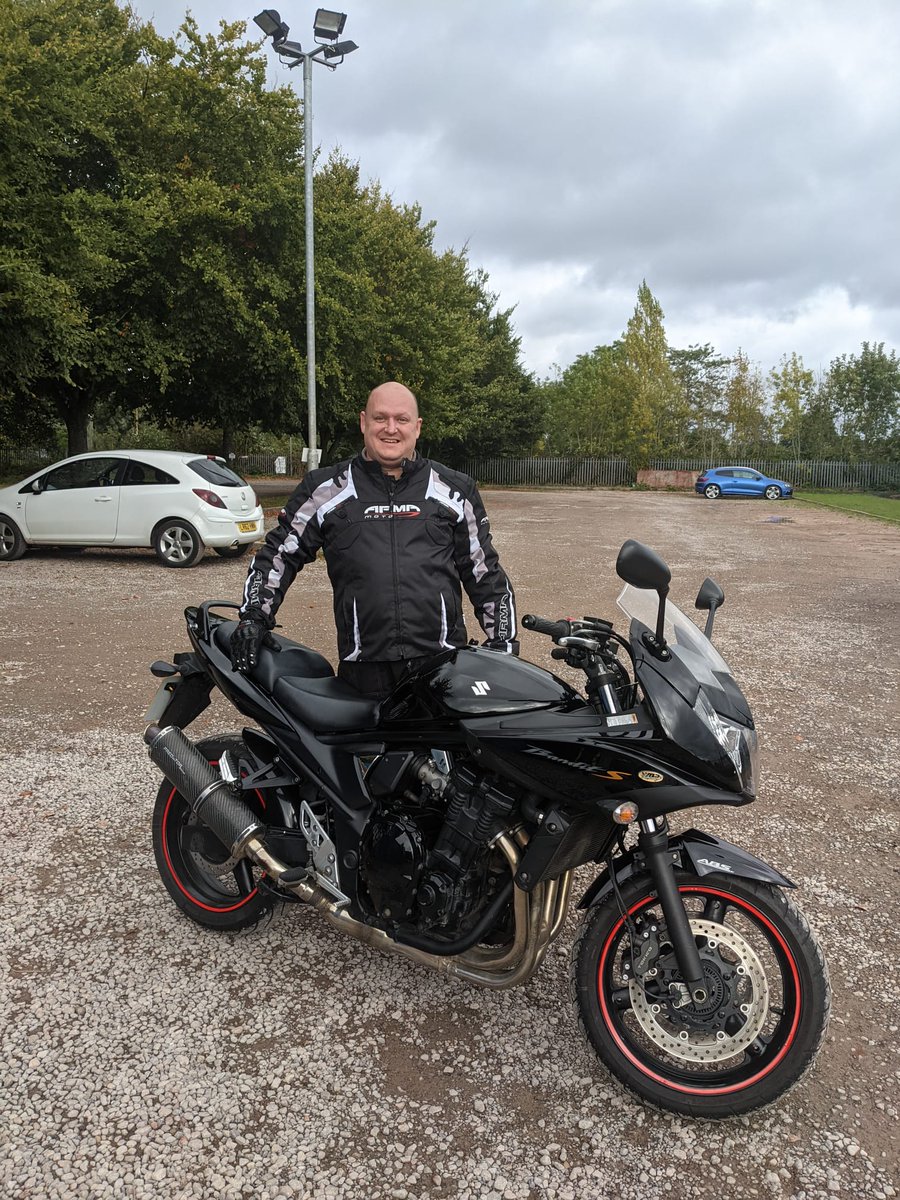 BikersTraining's tweet photo. Ryan passed his test in Bristol and came to show us his Suzuki Bandit - Lovely!

#bbikersbristol #bbrilliant #unlockyourfreedom https://t.co/OHeNexiKxI