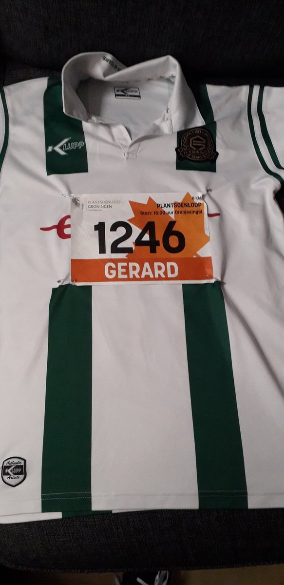 GDHPostma's tweet photo. Nou. Ik ben klaar voor de plantsoenloop. 15:00 gaan we 8km plouteren door het Noorderplantsoen. Natuurlijk gepaste kleding π #fcgroningen #plantsoenloop https://t.co/4IKy5LoXZi