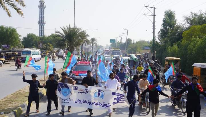 IJTPunjabNorth's tweet photo. @IJTPunjabNorth 's Road Carvan reached at Gujrat City. Carvan led President @JamiatPK
Br.@hamzaMsiddiqui &amp; President @IJTPunjabNorth Br.@HassanBilal95.

#ijtroadcarvan
#StudentsRightsCompaign  #StudentsRightsConvention2021 #IJT #Jamiat #IJTPunjabNorth #JamiatPK https://t.co/X6SEFxDoJd