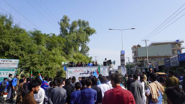 IJTPunjabNorth's tweet photo. President @JamiatPK Br. @hamzaMsiddiqui &amp; President @IJTPunjabNorth Br.@HassanBilal95 addressed to Road Carvan at Sewdish College Gujrat.

#ijtroadcarvan
#StudentsRightsCompaign  #StudentsRightsConvention2021 #IJT #Jamiat #IJTPunjabNorth #JamiatPK https://t.co/GKeIfxfkPB