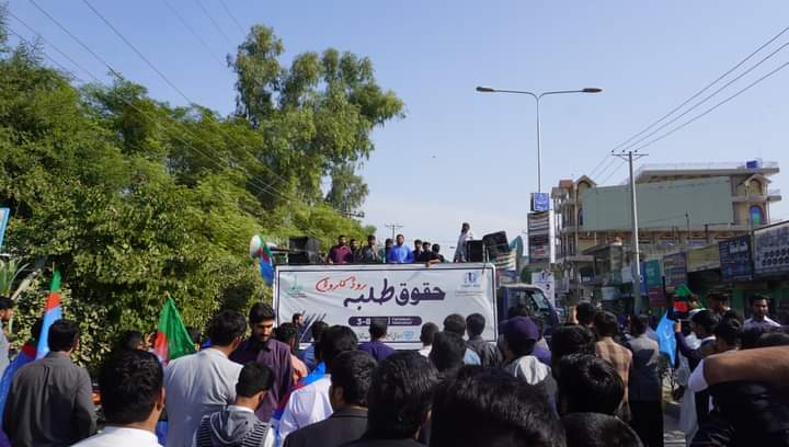 IJTPunjabNorth's tweet photo. President @JamiatPK Br. @hamzaMsiddiqui &amp; President @IJTPunjabNorth Br.@HassanBilal95 addressed to Road Carvan at Sewdish College Gujrat.

#ijtroadcarvan
#StudentsRightsCompaign  #StudentsRightsConvention2021 #IJT #Jamiat #IJTPunjabNorth #JamiatPK https://t.co/GKeIfxfkPB