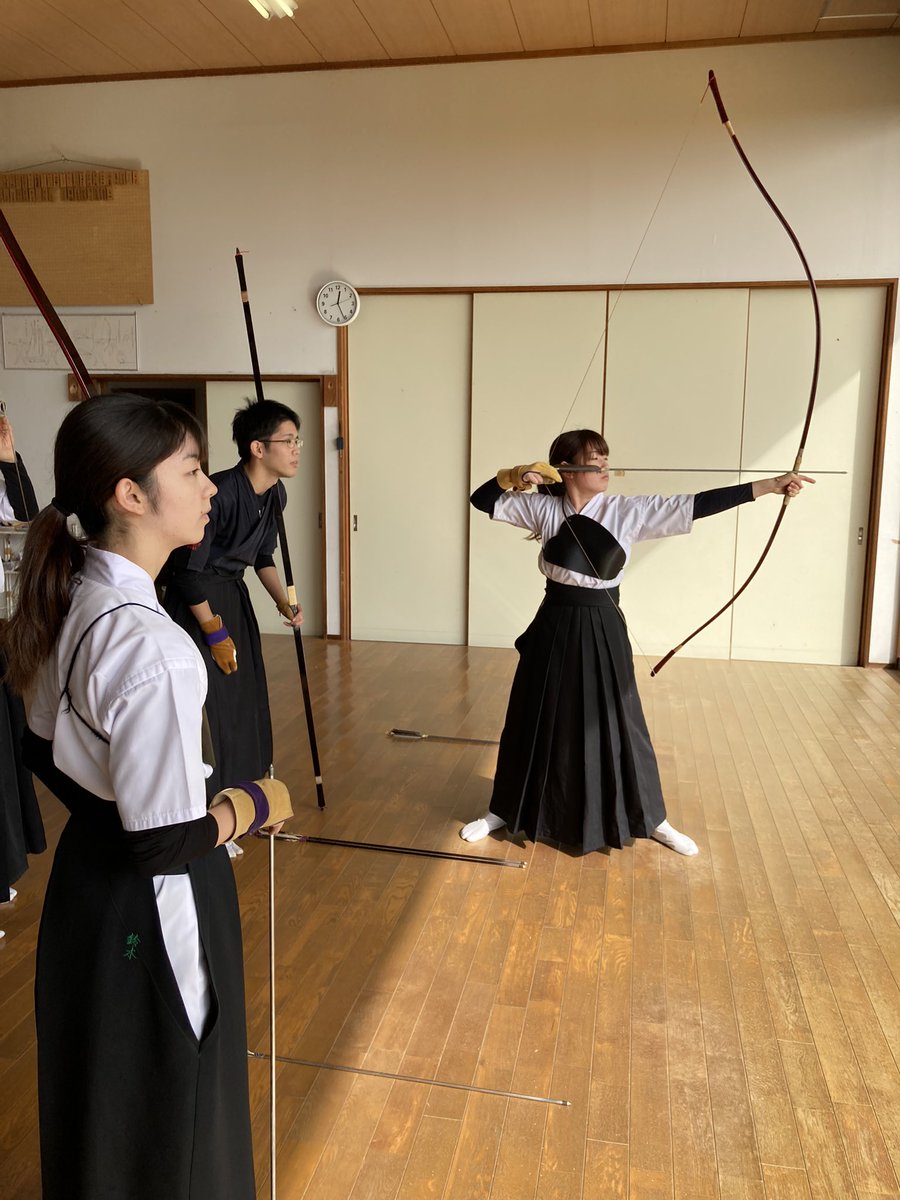 ait_kyudo_re's tweet photo. 本日をもちまして、第37代愛知工業大学弓道部は引退しました。
それに伴い、チーム戦とミニゲームを行いました。
3年間ありがとうございました。

引き続き、第38代愛知工業大学弓道部をよろしくお願いいたします。 https://t.co/IB6PyDwEQA