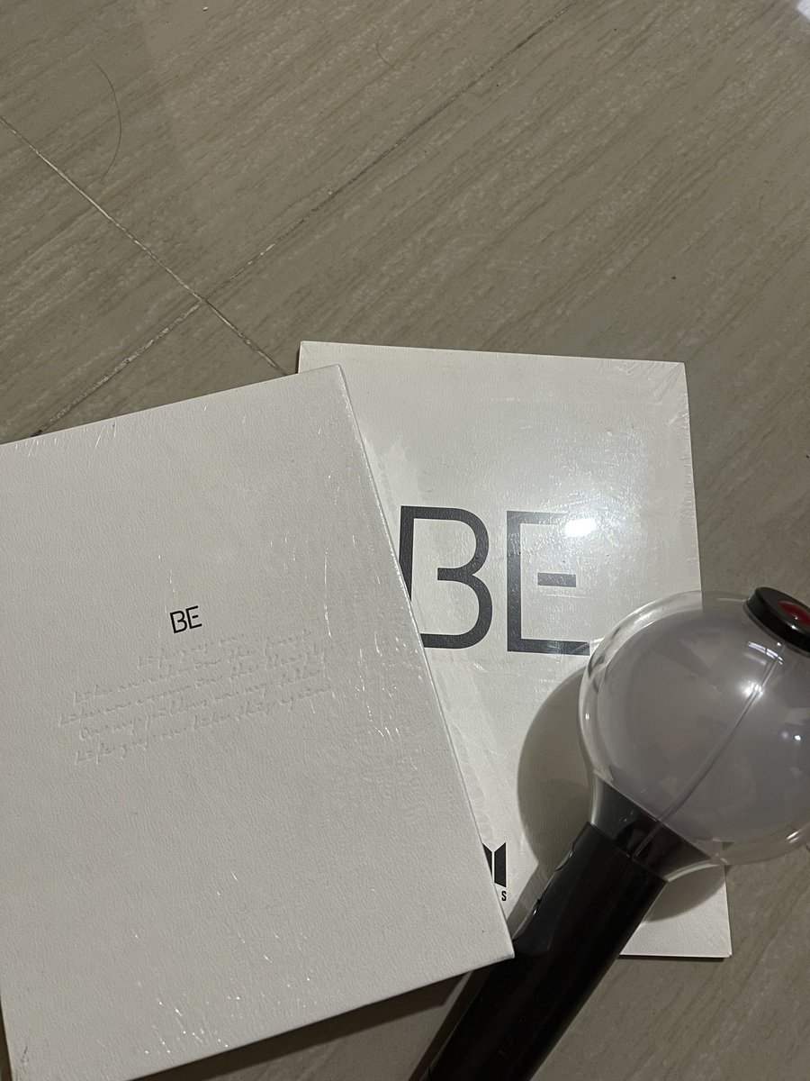 gelli_rms's tweet photo. ✨bts giveaway✨
I’ll be giving away the following to one (1) lucky PH Army winner, yayy! SF will be paid by me too! ❤️

>Sealed BE Deluxe w/ POB
>Army Bomb SE

just follow and RT.
till November 30. 
Advance Merry Christmas! 

#bts #giveaway #album #armybomb #bangtan https://t.co/VUoZnEccpU