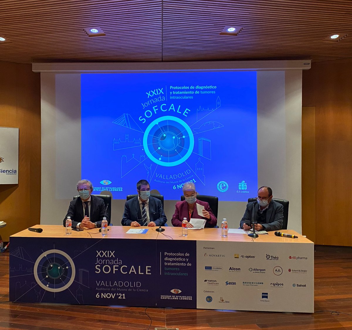 SOFCALE1's tweet photo. Inauguración Oficial de la XXIX Jornada Anual #SOFCALE2021
Dr. D. José Luis Almudi @jlalmudi
Presidente de @ICOMVALLADOLID
D. Manuel Mitadiel, @mmitadiel Gerente de @sacyl
Dr D José A.Arranz Director Gerente de #hospitalSacyl #HCUV
Dra. MA Saornil, presidenta de #SOFCALE https://t.co/vFj3uCtZjp
