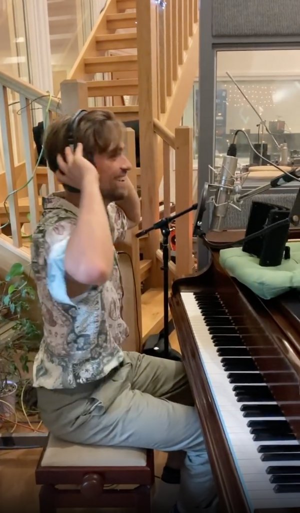 Throwback to a recent session for the brilliant @Rhyslewsmusic with #AidanGlover (producer) and #RossHarris (drums). Great people, musicians, music and 2 inch tape - what's not to love! #deccarecords 🌄 &amp; 🎥 © 2021 Rhys Lewis #recordingstudio #rhyslewis
buff.ly/2ZIhNnN