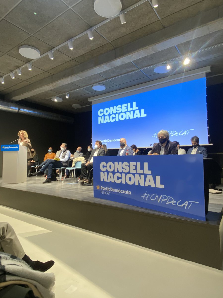 LluisVall's tweet photo. Dissabte matí de treball: reflexionar, dialogar, projectar, definir-se i sobretot amplitud de mires. Accions que fa temps la politica ha abandonat per la foto, els tuits, els titulars, la demagògia, l’assanyalament i finalment la desídia. #CNPDeCAT https://t.co/4M2wvqrfeD
